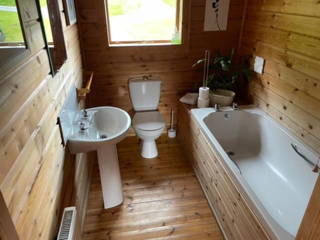 Luxury 3 Bedroom, 3 Bathroom Lodge With Hot Tub Llanbedr  Ngoại thất bức ảnh
